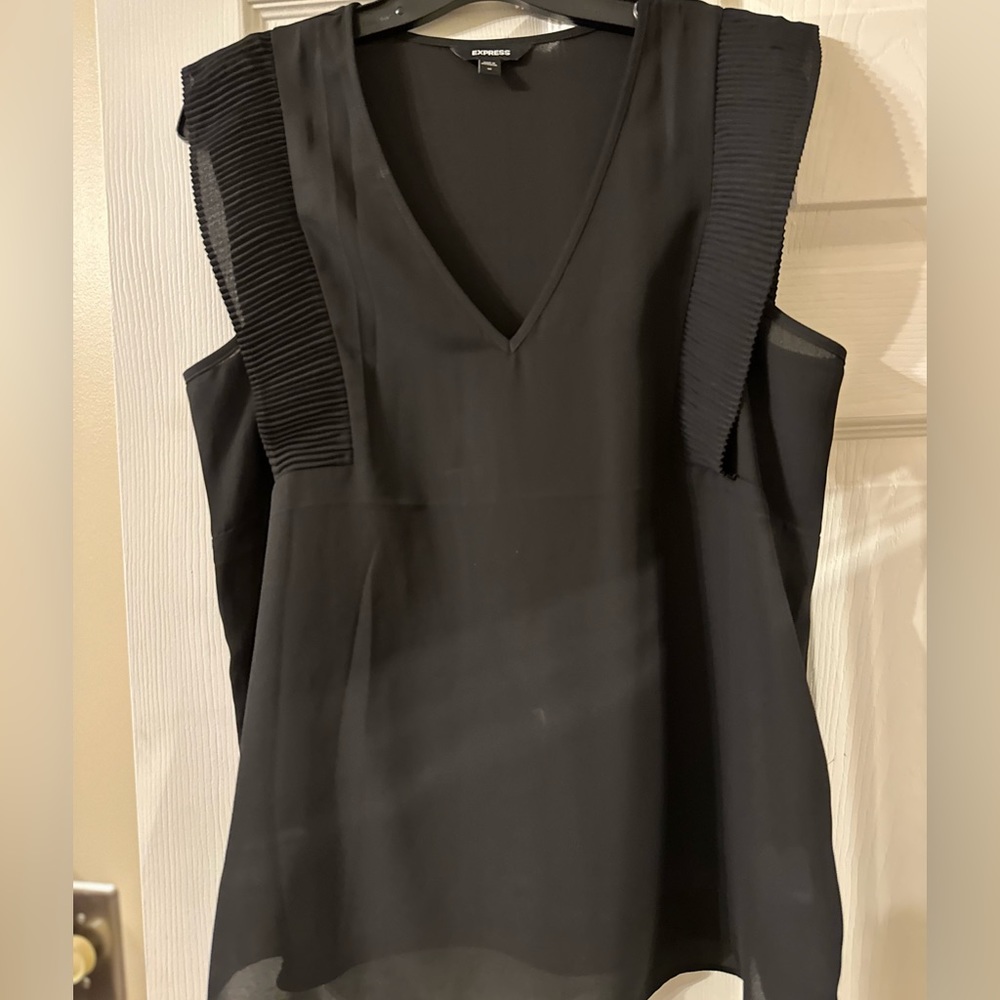Women’s Express top size medium